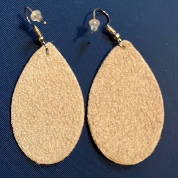 Earrings - Picture 4 of 4